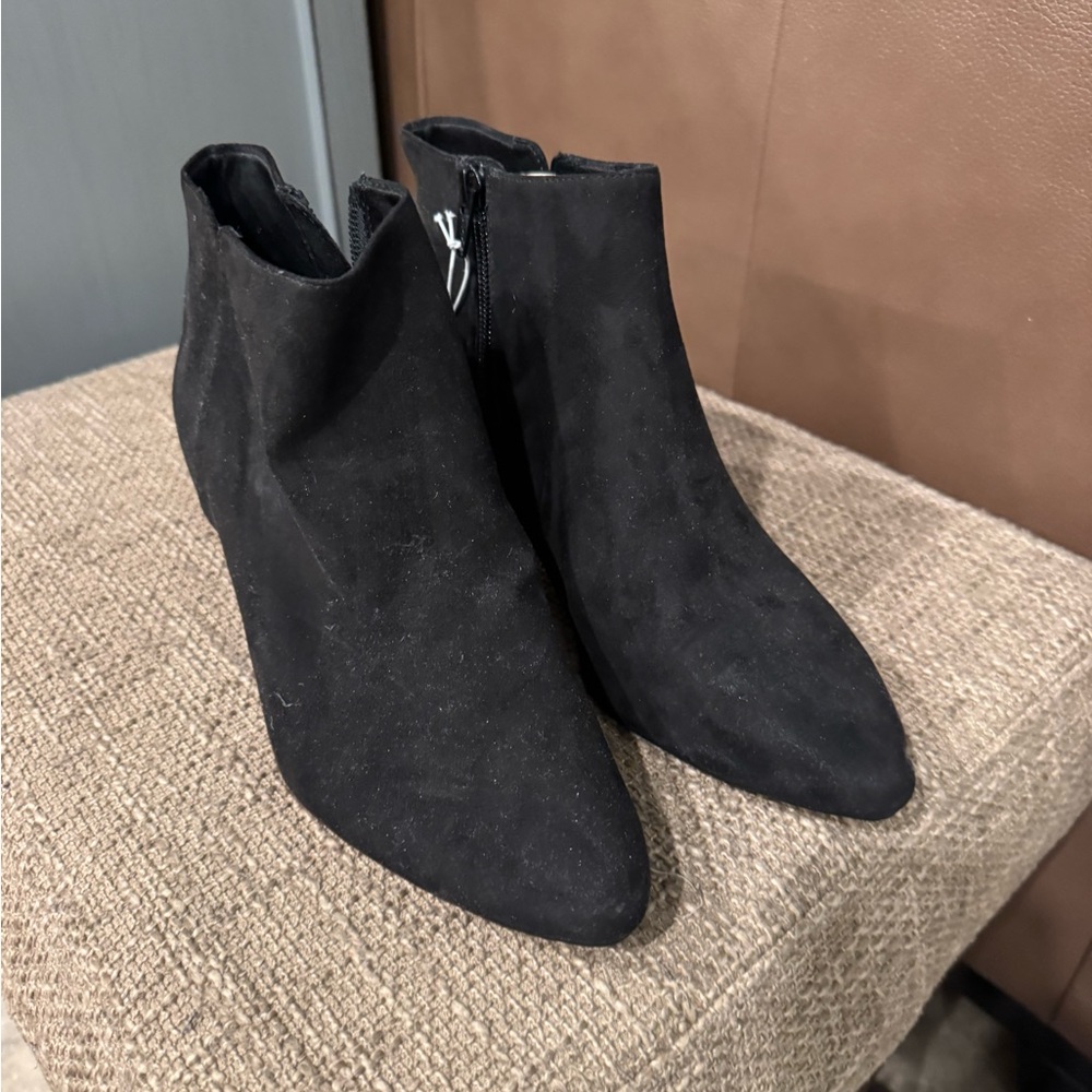 Old Navy suede(ish) black boots with 1.5 inch heel. Side zip. NWT !! Sz8.